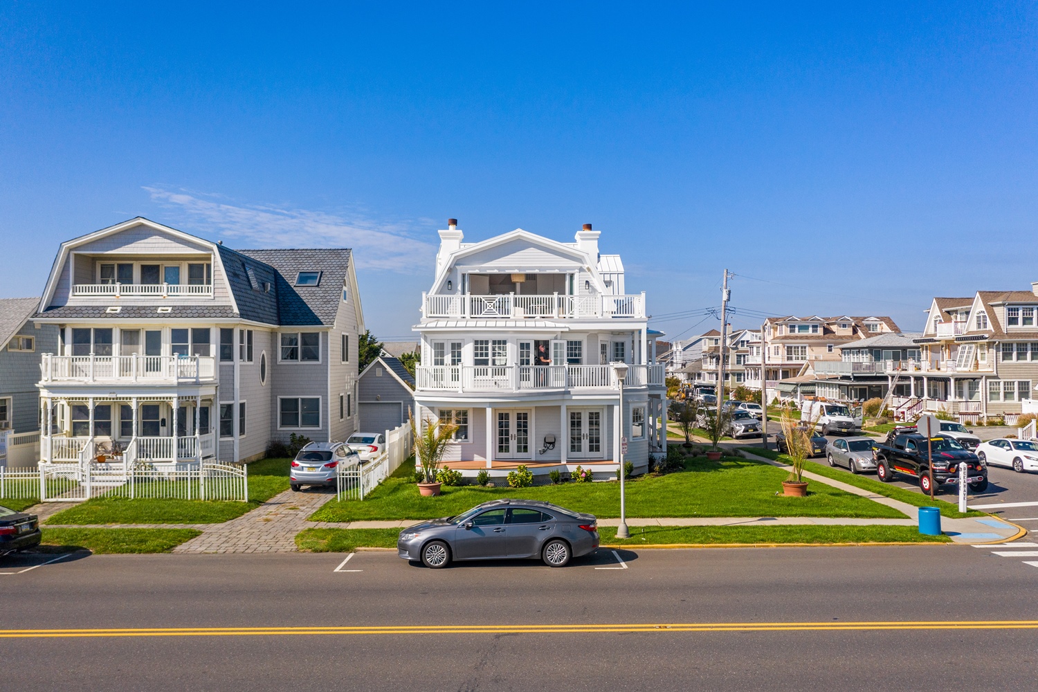 2000 N Ocean Ave LuxQue012