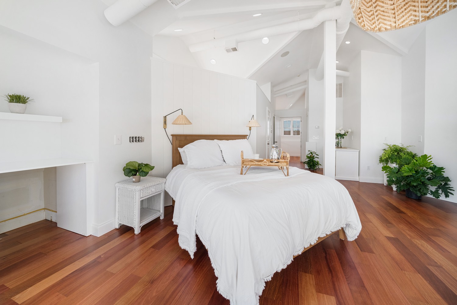 2000 N Ocean Ave LuxQue023