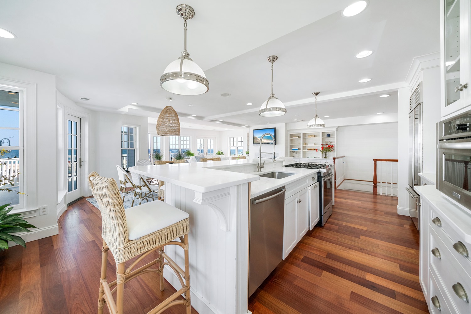 2000 N Ocean Ave LuxQue053